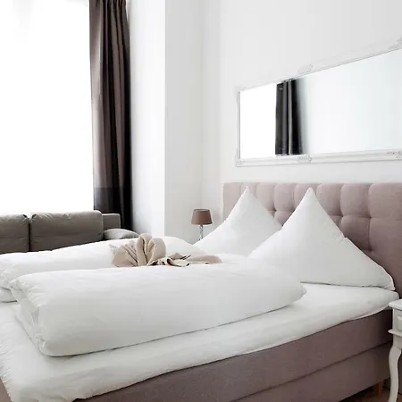 Sc 02 By Rockchair L Superhost Status L 4 Bedrooms Boxspringbeds 2 Bathrooms Balcony Elevator - Cozy Family & Business Flair Welcomes You! Apartamento Berlim