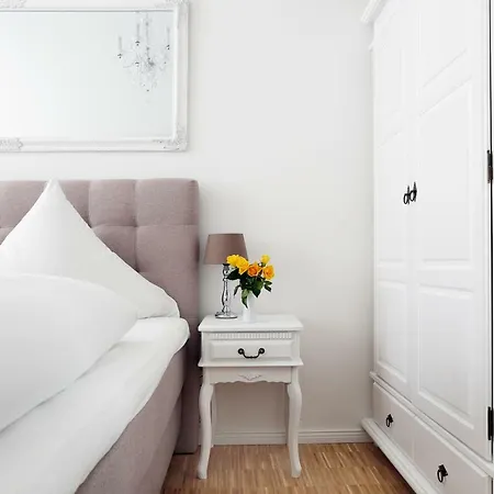 Sc 02 By Rockchair L Superhost Status L 4 Bedrooms Boxspringbeds 2 Bathrooms Balcony Elevator - Cozy Family & Business Flair Welcomes You! *