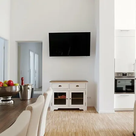 Sc 02 By Rockchair L Superhost Status L 4 Bedrooms Boxspringbeds 2 Bathrooms Balcony Elevator - Cozy Family & Business Flair Welcomes You! Apartman *